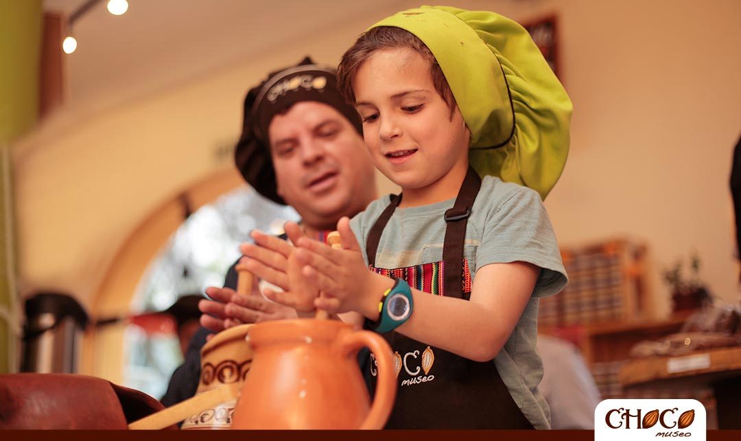 Mini chocolate workshop for children in Cusco