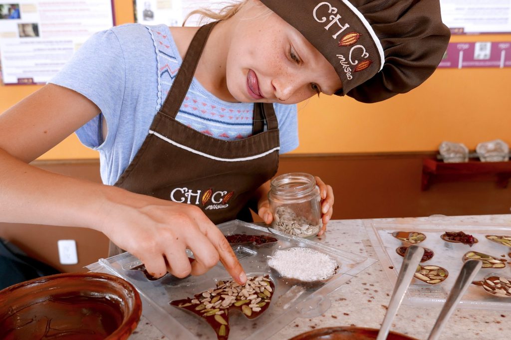 Molding chocolates